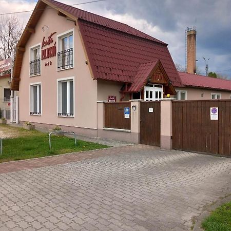 Hotel Kata Panzió Oroszlány Exterior foto