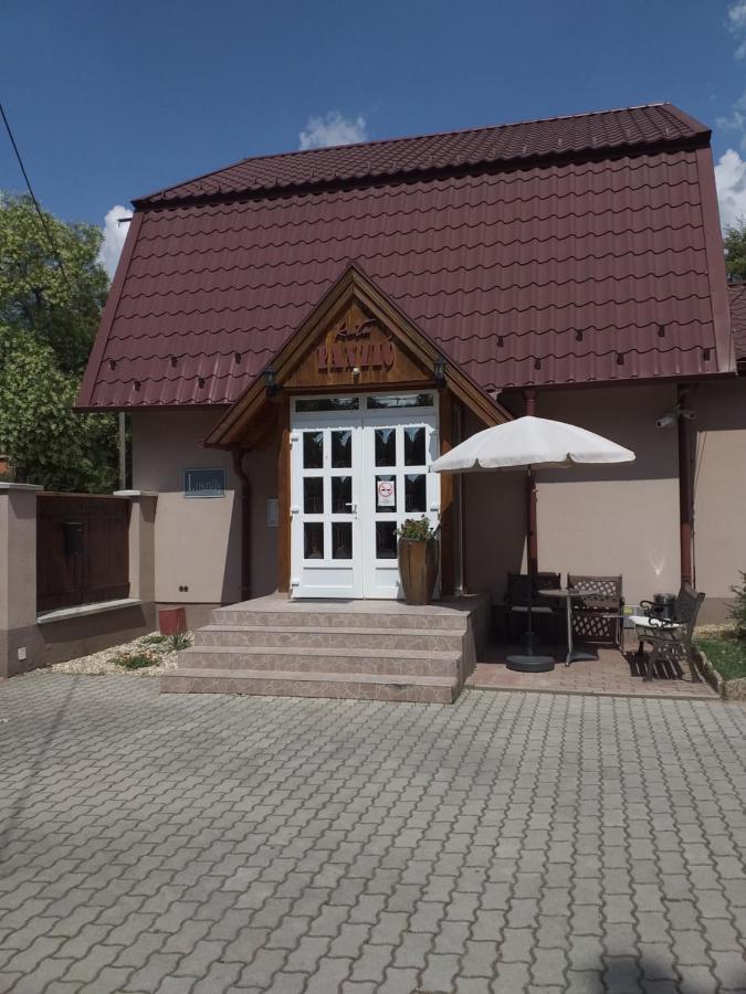 Hotel Kata Panzió Oroszlány Exterior foto